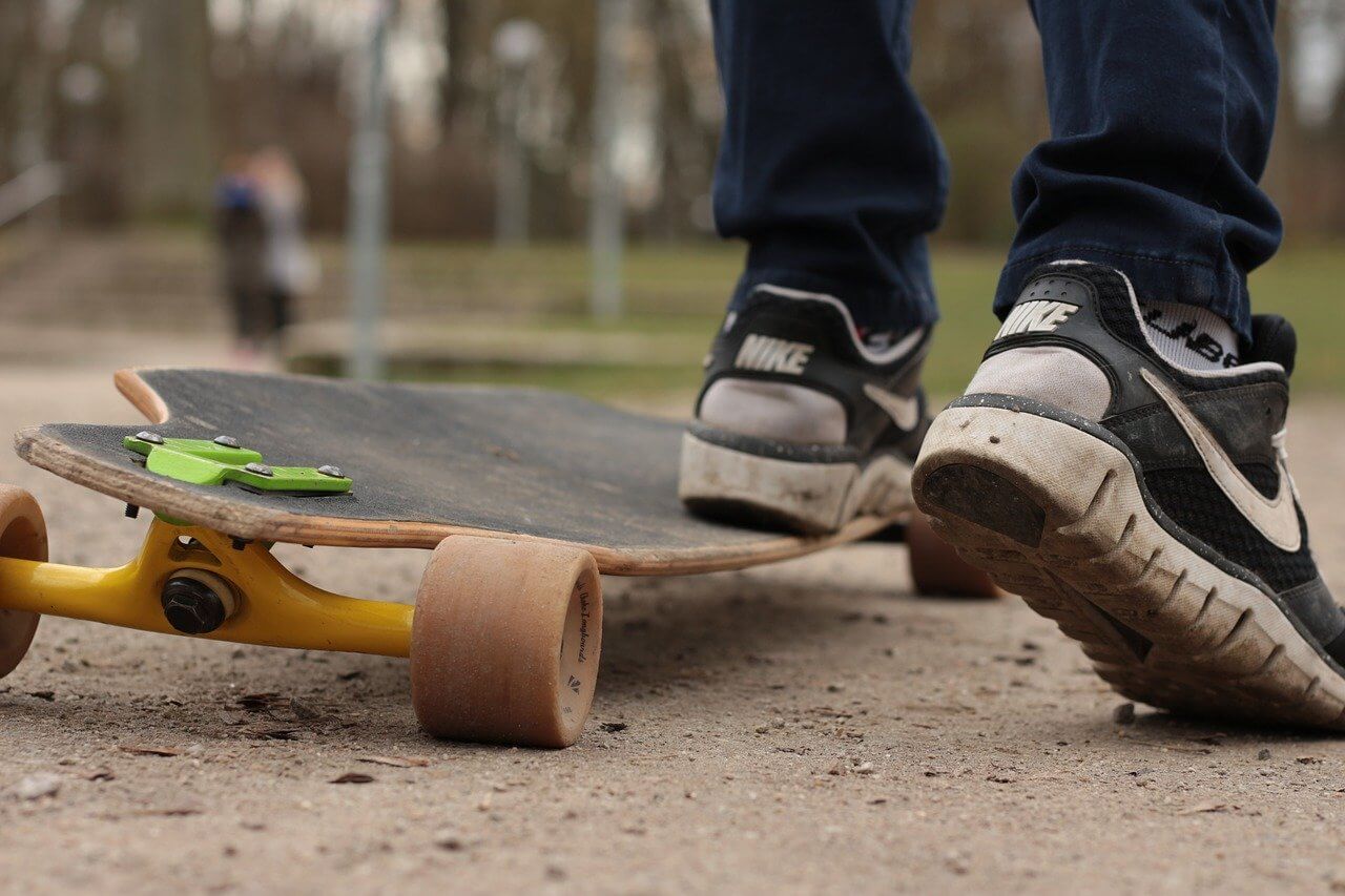 Skateboard vs longboard – you choose!